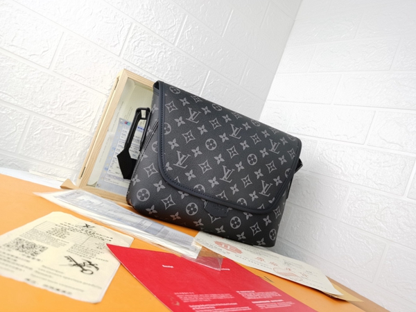 ルイヴィトンバッグ背面デザイン